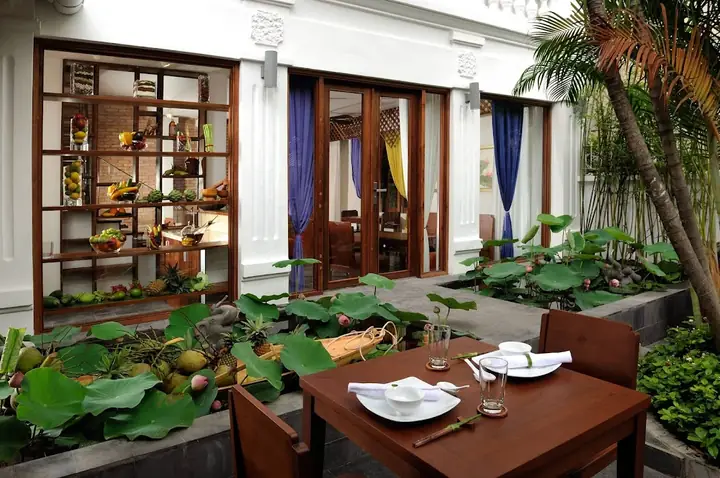 San May Cafe & Vegetarian Restaurant