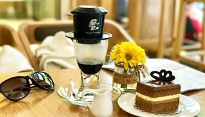 Review Trung Nguyên Legend Coffee Nguyễn Văn Chiêm: Đánh Giá Chi Tiết Từ A Đến Z