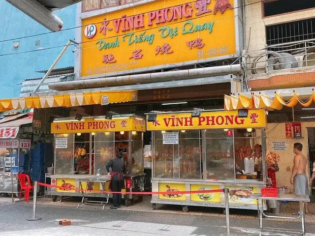 Review Vịt Quay Vĩnh Phong Quận 5: Da Giòn, Thịt Mềm Chuẩn Vị Bắc Kinh