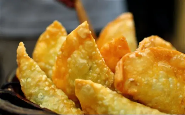 Tiến Nga Vỏ Bánh Gối: Review Chi Tiết Quán Ăn Ngon Hà Nội