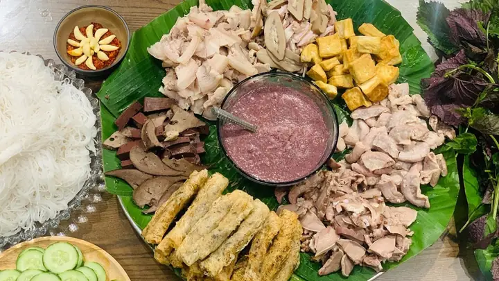 Ăn Bún Đậu Mắm Tôm