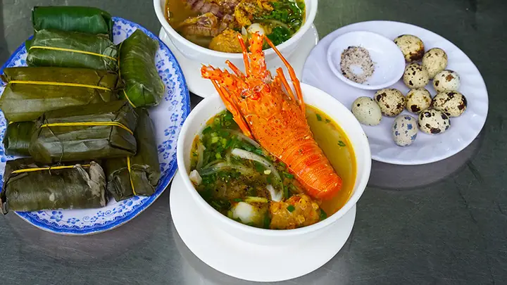 Bánh Canh Hải Sản Mụ Nị