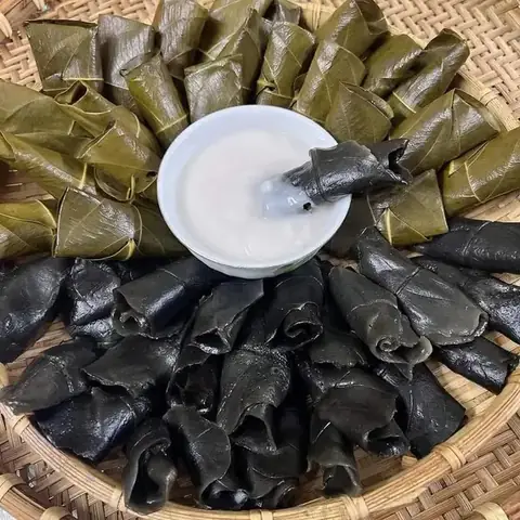 Bánh Lá Mơ Miền Tây