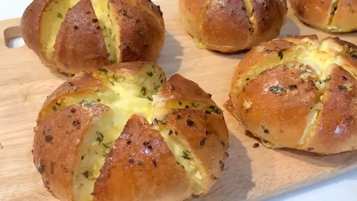 Bánh Mì Bơ Tỏi Phô Mai