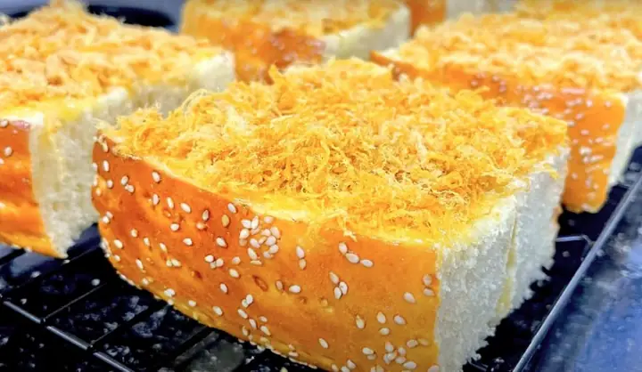 Bánh Mì Mặn Chà Bông