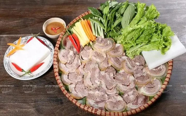 Bò Tơ Cuốn Rau Rừng