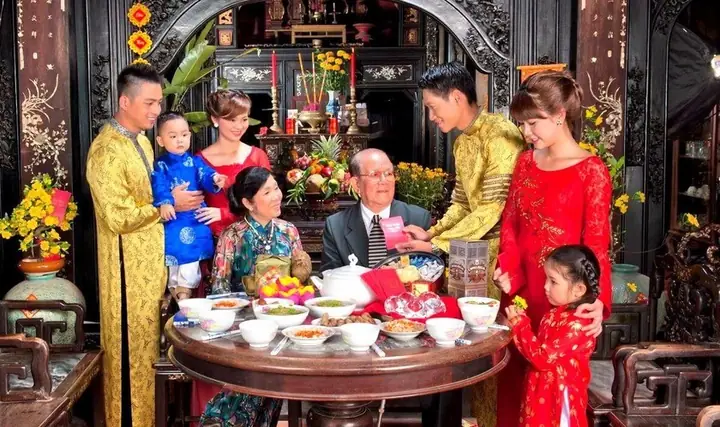 Bữa Cơm Gia Đình Ngày Tết
