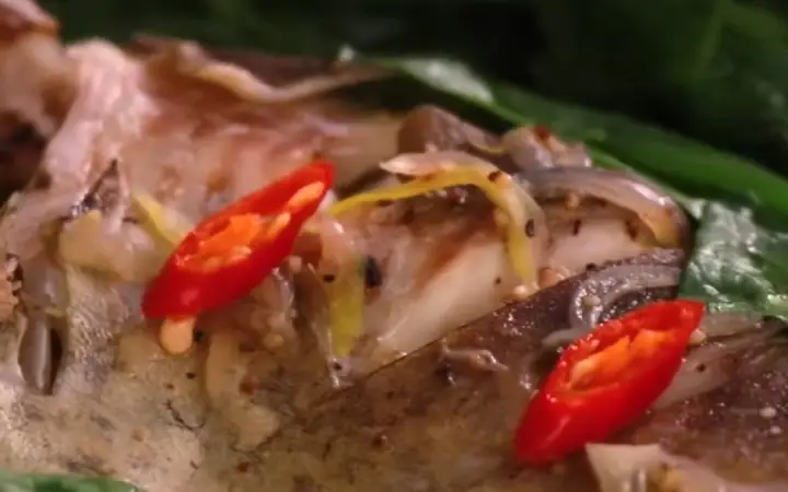 Cá Kình Hấp Mồng Tơi