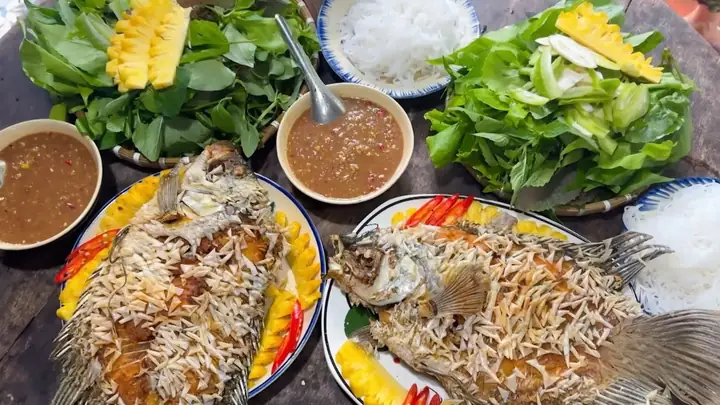 Cá Tai Tượng Chiên Xù Cuốn Bánh Tráng