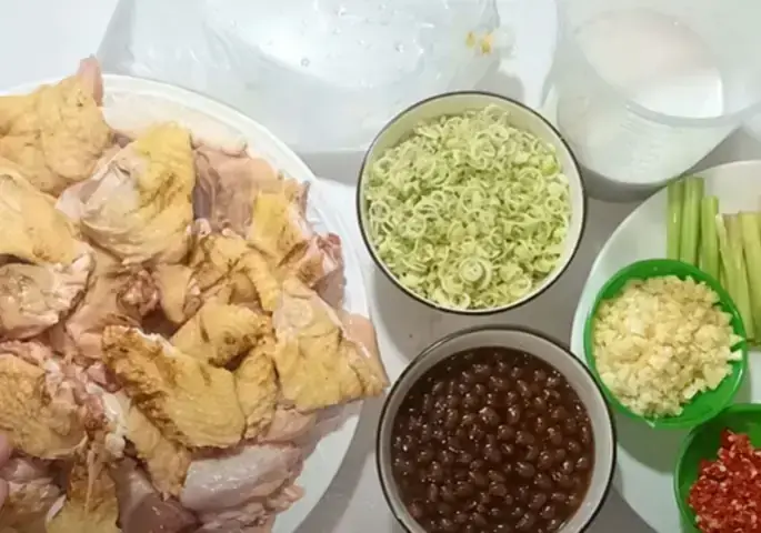 Cách Kho Thịt Gà Già Mềm