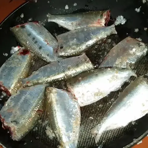 Cách Làm Gỏi Cá Mòi