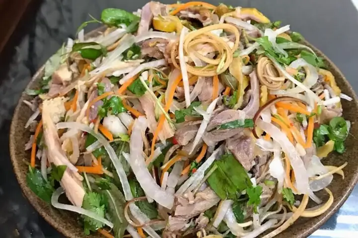 Cách Làm Gỏi Gà Hành Tây Không Hăng
