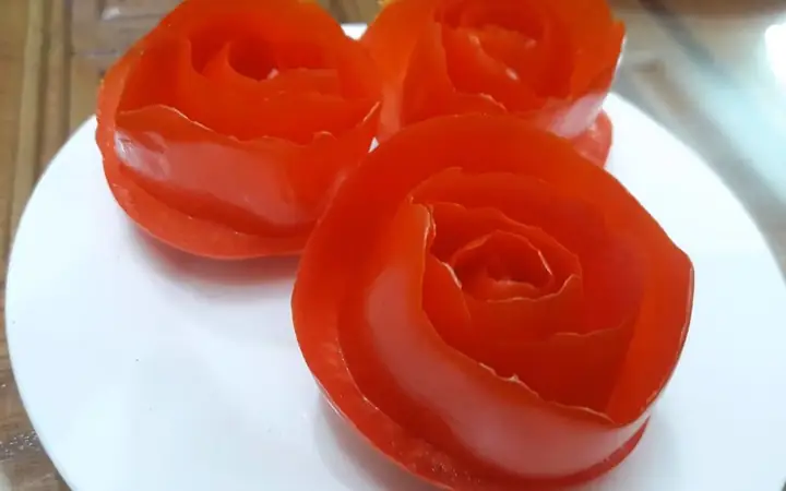 Cách Làm Hoa Hồng Bằng Vỏ Cà Chua