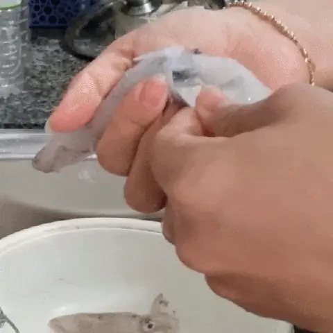 Cách Làm Sạch Mực Trứng