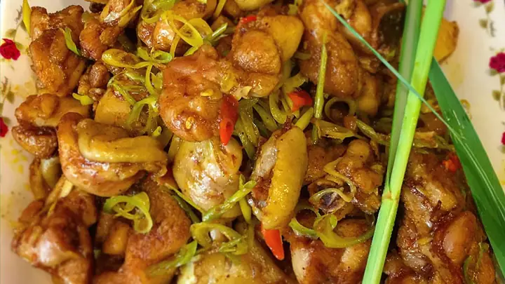 Cách Làm Thịt Gà Xào Sả Ớt