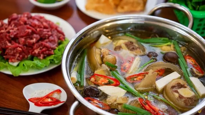 Cách Nấu Lẩu Đuôi Bò Khoai Môn