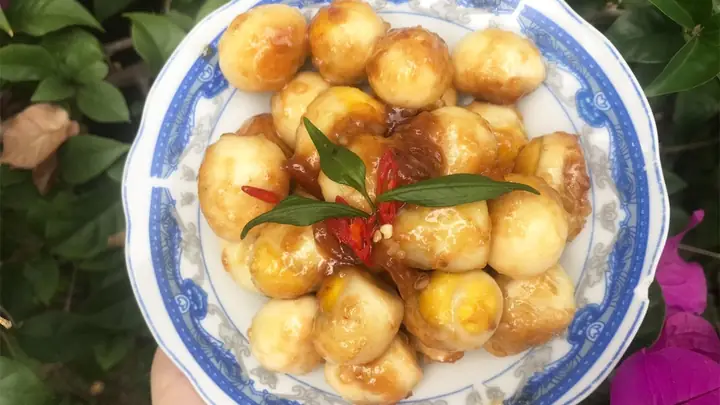 Cách Nấu Trứng Cút Sốt Me