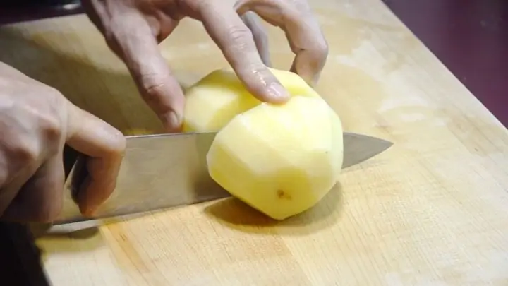 Cách Thái Khoai Tây Nấu Canh