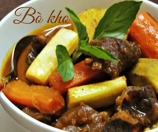 Cách Tỉa Hoa Cà Rốt Nấu Bò Kho