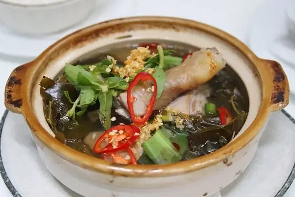 Canh Chua Gà Lá Giang