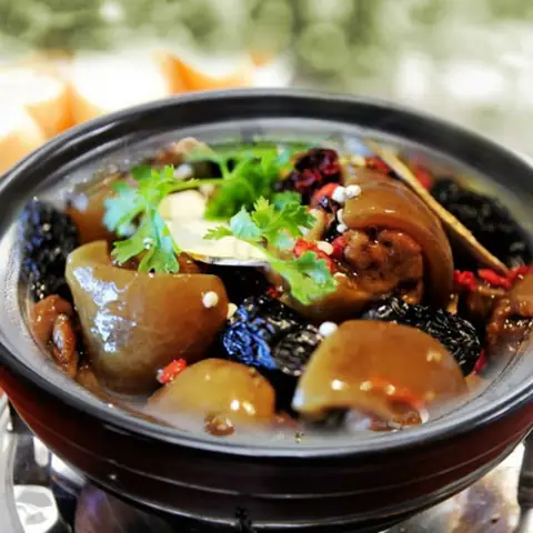 Chân Chó Hầm Thuốc Bắc