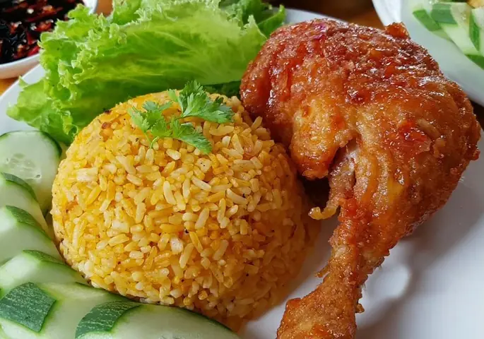 Cơm Gà Chiên Mắm Tỏi
