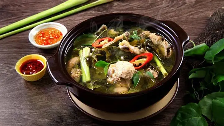 Gà Ác Nấu Lá Giang