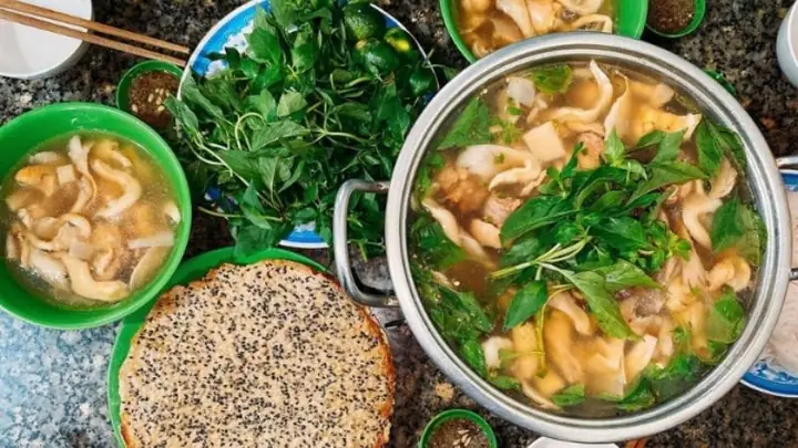Gà Đông Tảo Nấu Lá Giang