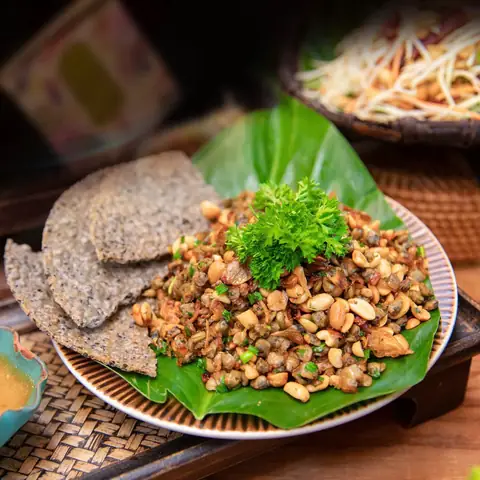 Hến Xúc Bánh Đa Huế