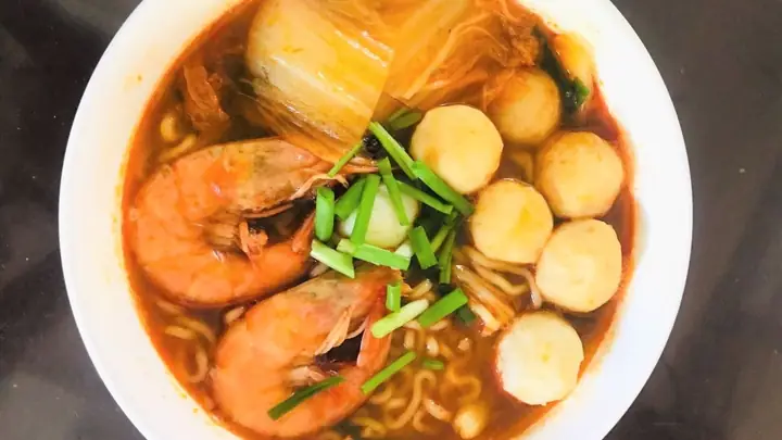 Làm Mì Cay Từ Mì Tôm