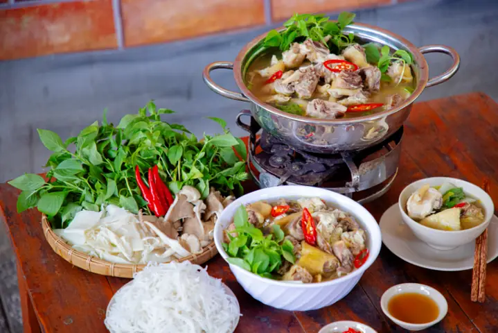 Lẩu Gà Lá É Cần Thơ