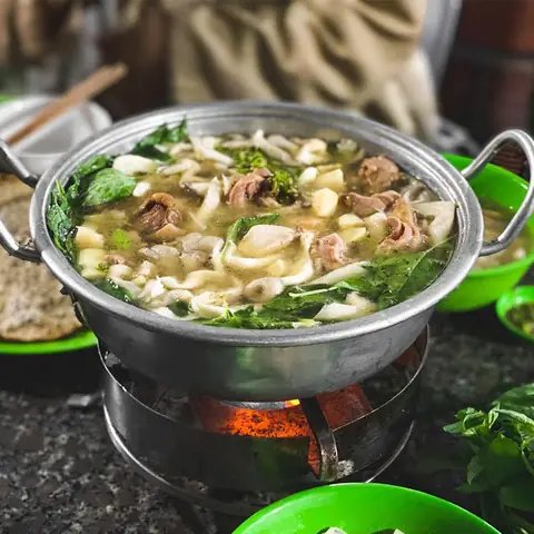Lẩu Gà Lá É Ngon