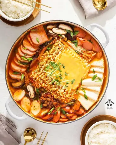 Lẩu Quân Đội Hàn Quốc