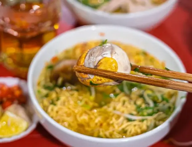 Mì Tôm Trứng Vịt Lộn