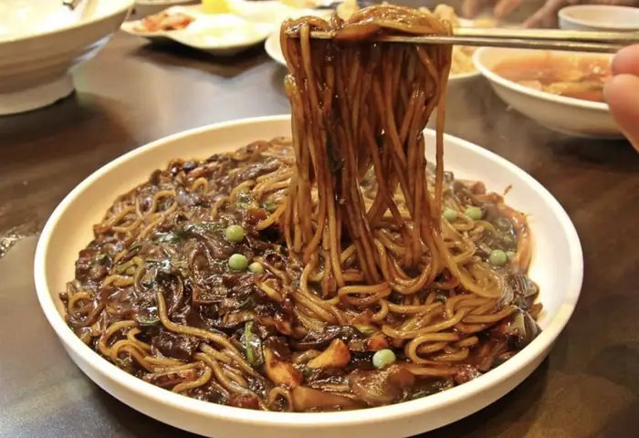 Mì Tương Đen Jajangmyeon Hàn Quốc
