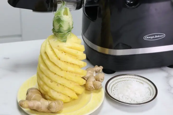 Nước Ép Dứa Gừng Muối