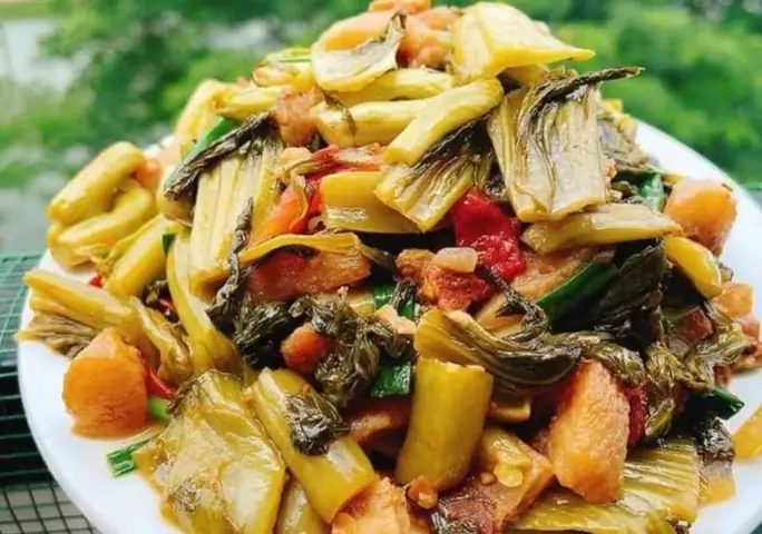 Tóp Mỡ Xào Dưa Chua