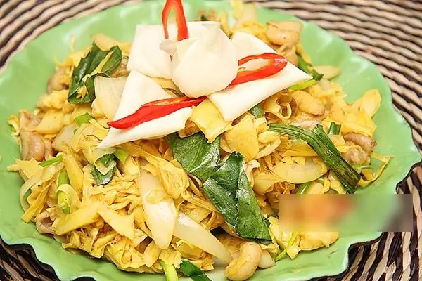 Tù Và Ếch Xào Măng