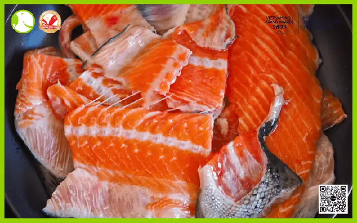 Xương Cá Hồi Nấu Canh Chua