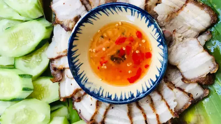 Ba Rọi Chiên Giòn Vành Khuyên