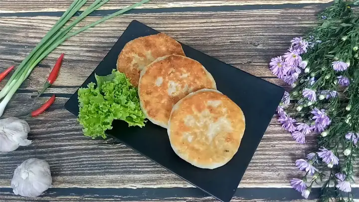 Bánh Bột Mì Nhân Thịt