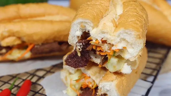 Bánh Mì Bò Phô Mai