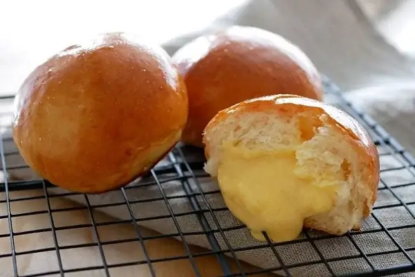Bánh Mì Ngọt Nhân Kem Trứng