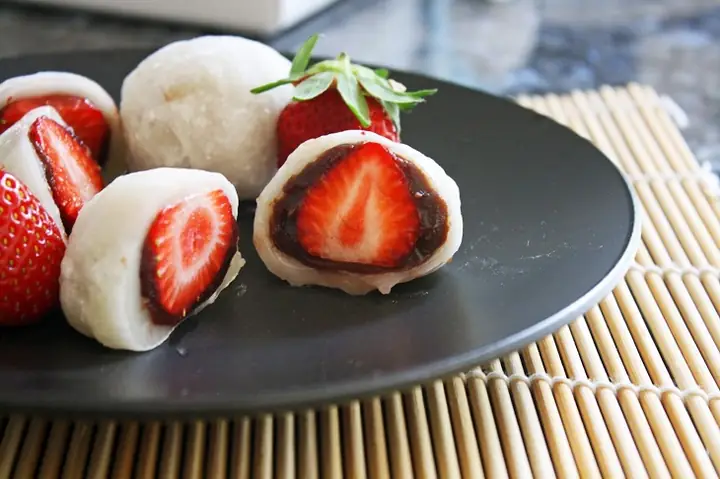 Bánh Mochi Dâu Tây Đậu Đỏ