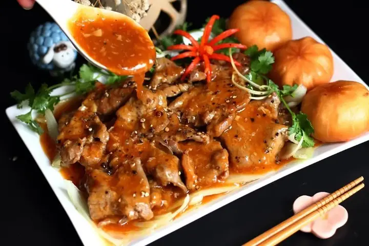Bò Sốt Tiêu Đen Bánh Bao