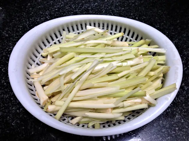 Bồn Bồn Xào Thịt Bò