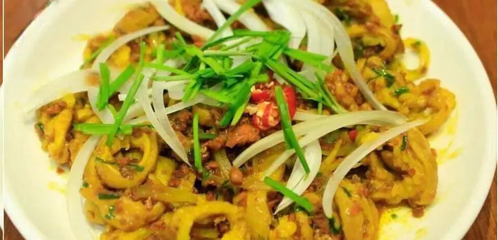 Bún Lòng Xào Nghệ Vy Vy