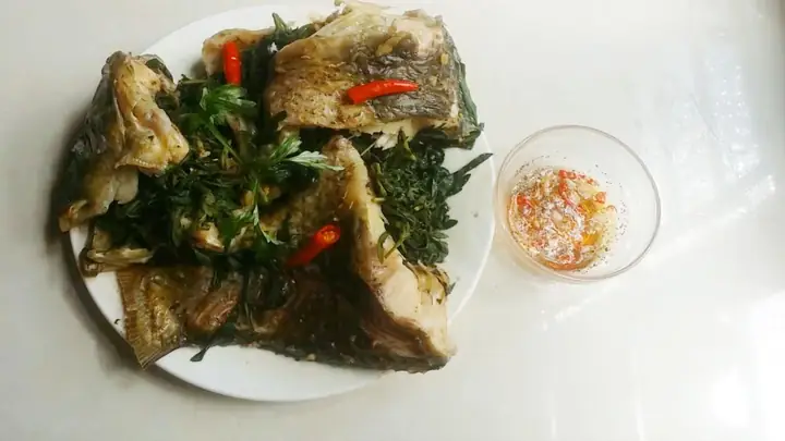Cá Chép Hấp Lá Ngải
