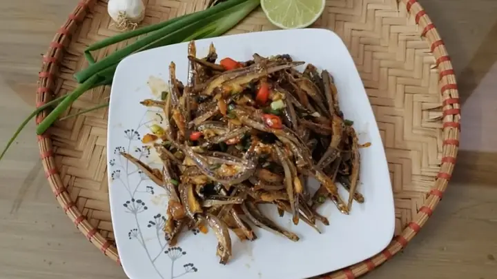 Cá Cơm Khô Rim Chua Ngọt