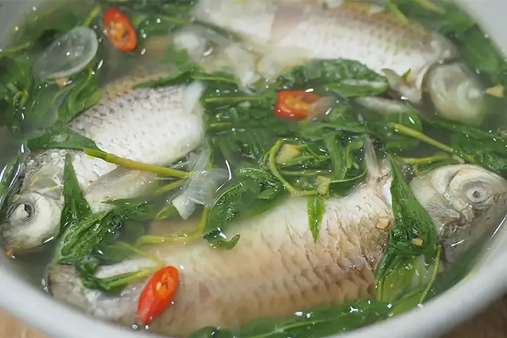 Cá Diếc Kho Rau Răm